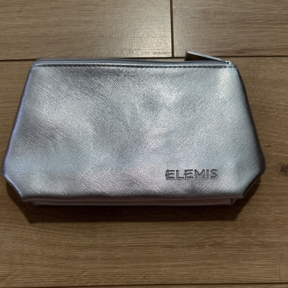 ELEMIS Metallic Silver Pouch